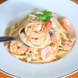 สปาเก็ตตี้ อ้ายแดน ครีมซอส กุ้ง.