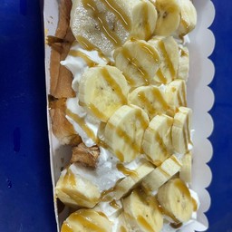 ขนมปังปิ้งเนย+วิปครีม+คาราเมล+กล้วยหอมทอง