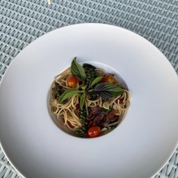 สปาเกตตี้กระเทียมเบคอน