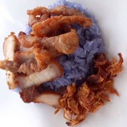 ร้านเหนียวหมูทอด. คุณแม่ จ.ลำพูน
