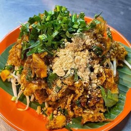 เกี๊ยวกรอบ ผัดไท
