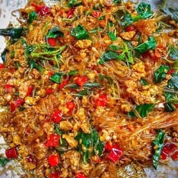 ข้าวกระเพราวุ้นเส้นหมูสับ