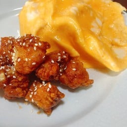 ข้าวไข่ข้นไก่ทอดซอสหวานกระเทียม