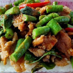 ข้าวผัดพริกแกง
