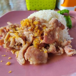 ข้าวหมูกระเทียม