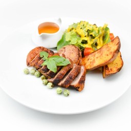 สเต็กอกเป็ดซอสแกงเผ็ด