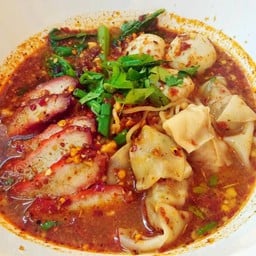 บะหมี่ตาตั้ง ข้าวหมูแดง หมูกรอบ