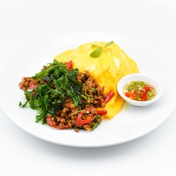 กระเพราไข่ข้นหมู