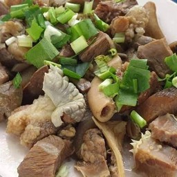 เครื่องในเนื้อลวกจิ้มแจ่วขม