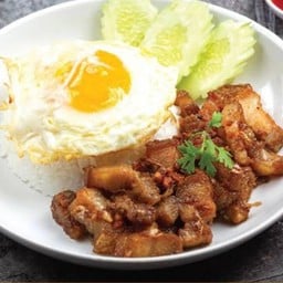 ข้าวหมูกรอบทอดกระเทียม