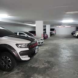 ที่จอดรถ