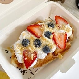 Berry Crumble x Croffle