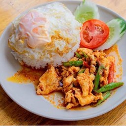 ข้าวราดผัดพริกแกงไก่