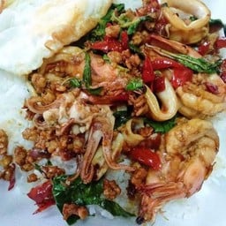 ข้าวราดกะเพรารวมมิตร