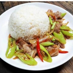 ข้าวหมูผัดพริกหยวก