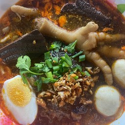 ต้มเส้นตีนไก่ต้มยำ