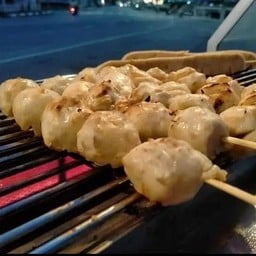 ลูกชิ้นปิ้งหน้า รร อนุบาลนครสวรรค์