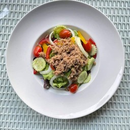 ทูน่าสลัด