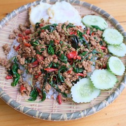 กะเพราหมูสับถาด ไข่ดาว2ฟอง