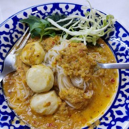 ขนมจีนแกงกะทิปลา ลูกชิ้นปลาภูเก็ต