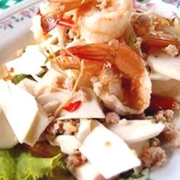 ยำยอดมะพร้าวกุ้งหมูสับ