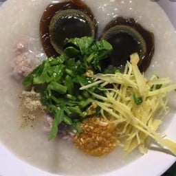 โจ๊กหมูไข่เยี่ยวม้า