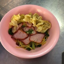 เกี๊ยวน้ำหมูแดง