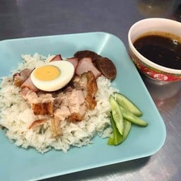 ข้าวหมูเเดง+หมูกรอบ ธรรมดา