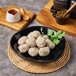 ลูกชิ้นหมูลวกจิ้ม