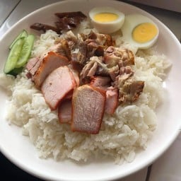 ข้าวหมูเเดง+หมูกรอบ พิเศษ