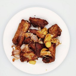 ซี่โครงหมูทอดกระเทียม