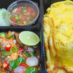 ข้าวไข่เจียวยำปลากระป๋อง