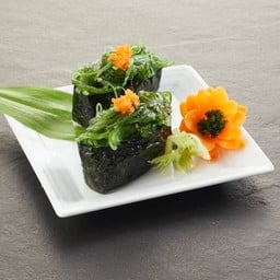 ข้าวปั้นหน้ายำสาหร่าย Wakame nigiri sushi