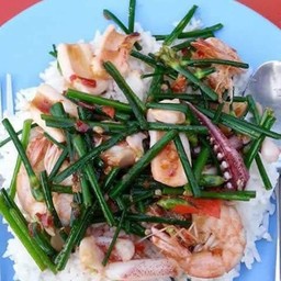 ผัดดอกกุ้ยช่ายหมูราดข้าว