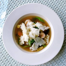 ราดหน้าเส้นกรอบ