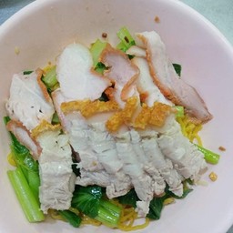 บะหมี่หมูแดงหมูกรอบพิเศษ