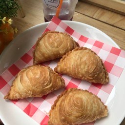 กะหรี่ปั๊บซุ้มเหลือง