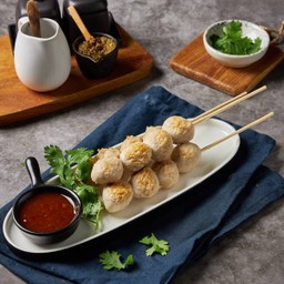 ลูกชิ้นหมูปิ้ง