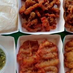 หมูทอดไก่ทอดเซาะกราว - ถนนคนเดินเซาะกราว