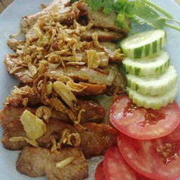 หมูทอดกระเทียมราดข้าว
