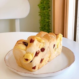 ขนมปังครีมชีสแครนเบอรี่