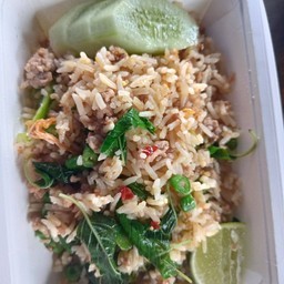 กระเพราหมูคลุกข้าว