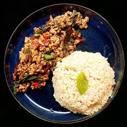 กะเพรา ร้านใส่ใจ ซอยบัวขาว