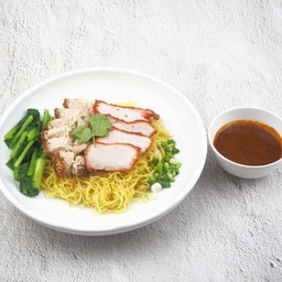 บะหมี่หมูแดงหมูกรอบ น้ำ-แห้ง