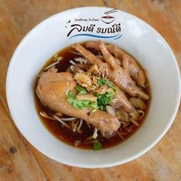 เกาเหลาไก่ตุ๋นและขาไก่น้ำแดง