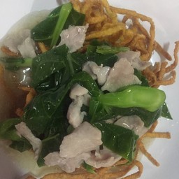 ราดหน้าหมี่กรอบ