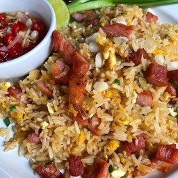 ข้าวผัดหมูแดดทอด