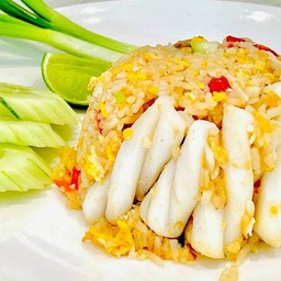 ข้าวผัดปลาหมึก
