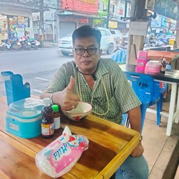 ส้มตำ ข้าวเหนียว ไก่ย่าง