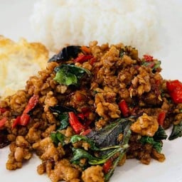 ข้าวราดกระเพราหมู